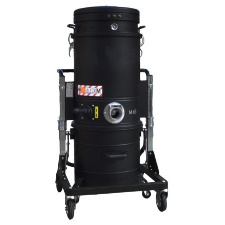 Aspirateur M 65 avecc les accessoires.